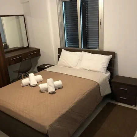 Brand New Lux Mackenzie لارنكا